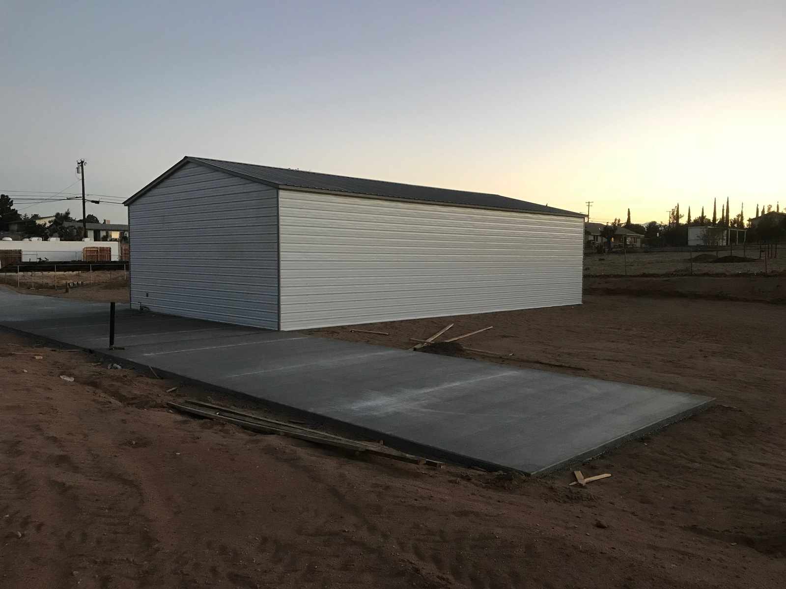 Real Steel and Stud install: 30×53×12 metal building with engineered roof and side panels