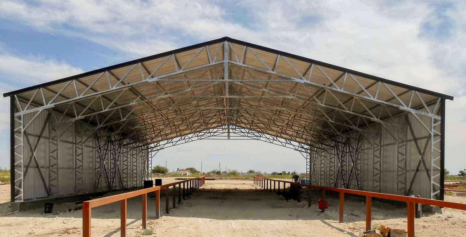Steel and Stud customer photo — steel riding arena, engineered roof and side panels