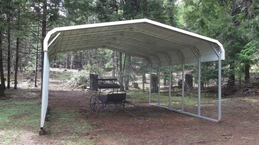 18×21×7 metal building installed by Steel and Stud — standard rounded-edge roof