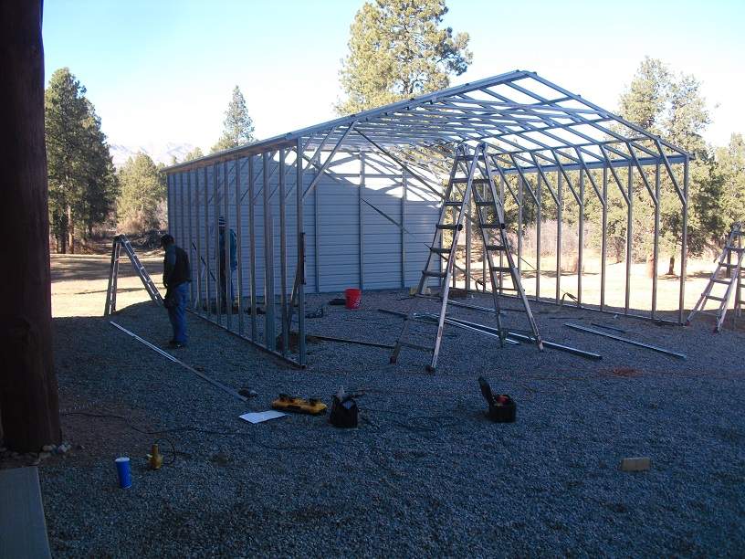 metal building built and erected by Steel and Stud crews — build sequence photo