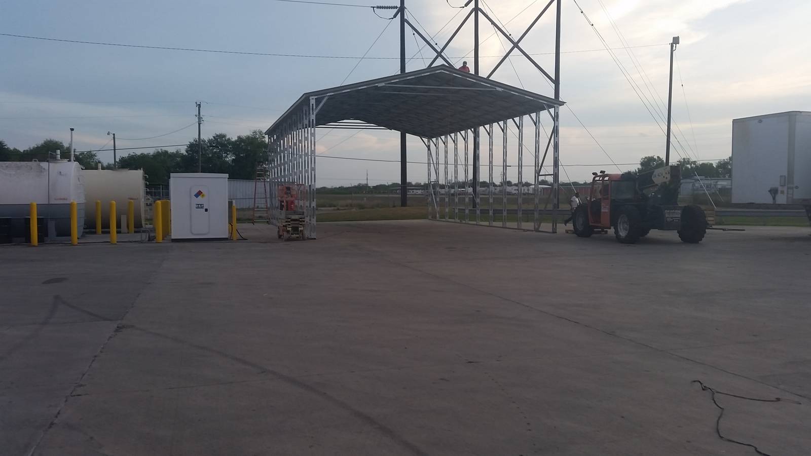 40-wide commercial steel building